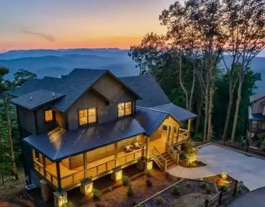 Seasonal Specials on Luxury Cabin Rentals: Save Big on Your Mountain Escape 